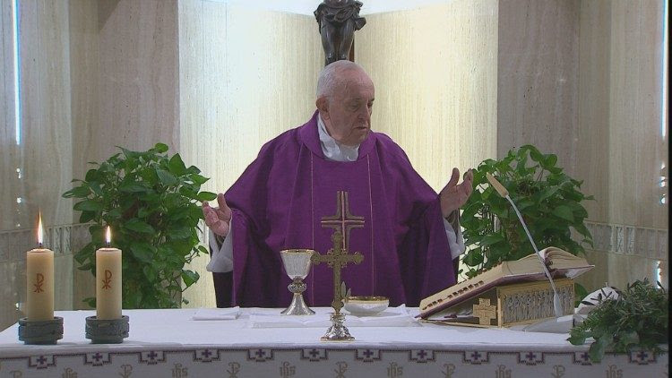 2020.04.07-Papa-Francesco-celebra-la-Messa-a-Casa-Santa-Marta-06.jpg