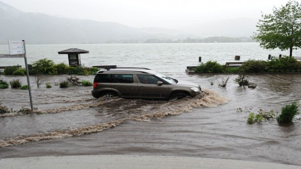 Interpolis en centraal beheer krijgen steeds meer meldingen binnen van de schade door de grote wateroverlast in limburg. Oostenrijk 2013