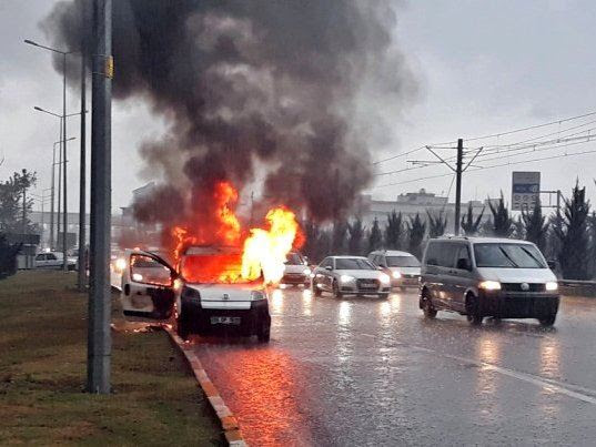 Mit einer großen reinemachaktion will die regierung das umweltproblem in den griff bekommen. Antalya Auto Brennt Komplett Aus