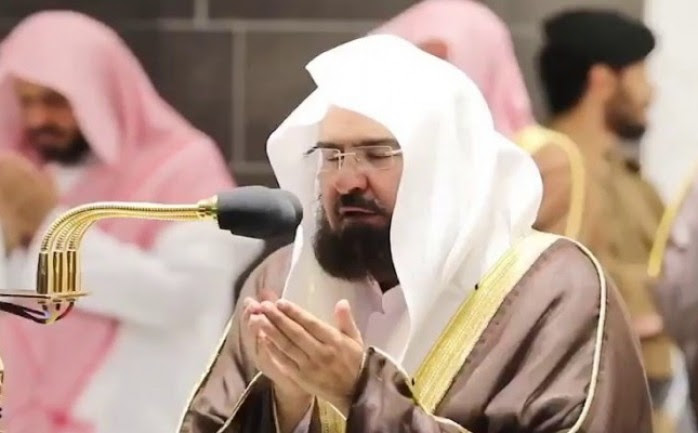أثارت خطبة إمام وخطيب الحرم المكي عبد الرحمن السديس التي دعا فيها إلى حسن الحوار والمعاملة مع اليهود، لاستمالة قلوبهم للدين، جدلا واسعا عبر صحف ومواقع عربية. Ø¹Ø¨Ø¯Ø§Ù„Ø±Ø­Ù…Ù† Ø§Ù„Ø³Ø¯ÙŠØ³ ÙŠÙ†Ù‡Ù€ Ù€Ø§Ø± Ø¨Ø§ÙƒÙŠØ§ Ø®Ù„Ø§Ù„ ØµÙ„Ø§Ø© Ø§Ù„ØªÙ‡Ø¬Ø¯ ÙˆÙŠØ¯Ø¹Ùˆ Ø§Ù„Ù„Ù‡ Ø£Ù† ÙŠÙ†ØµØ± Ø§Ù„ÙÙ„Ø³Ù€ Ù€Ø·ÙŠÙ†ÙŠÙŠÙ† ØªØ±ÙƒÙŠØ§ Ø±ØµØ¯
