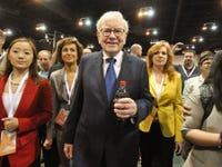 A man who spent $650,000 to have lunch with Warren Buffett says it changed his life in 2 big ways 