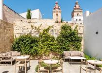 Imagen 1 - Se vende hotel en un edificio del s.XVIII con vistas a Menorca por 1,8 millones
