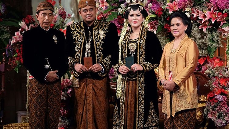Makalah Pakaian Adat Yogyakarta Baju  Adat Tradisional