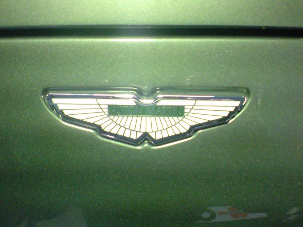 車 羽のエンブレム Kuruma