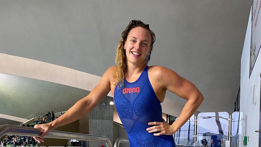 Az első olyan versenyző, aki egy időben tartotta a világcsúcsot mind az öt vegyesúszó számban (200 m, 400 m, rövid pályán: Meg Nem Vegleges Hosszu Katinka Programja Jochapress