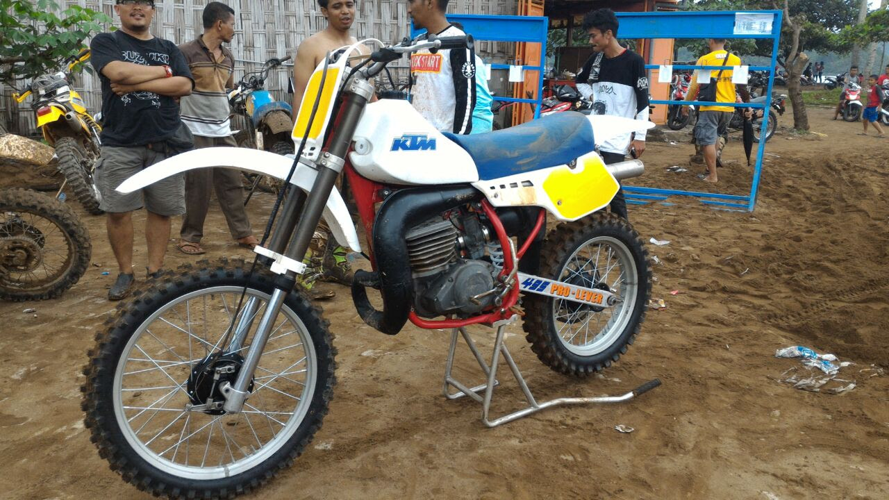 ATT 4 Trenggalek Sihir Motor Langka Di Kontes Classic Trail Show