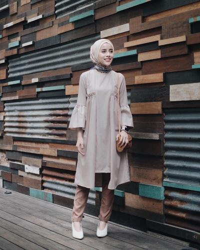 Celana Warna Cream Cocok Dengan Baju Warna Apa Wanita 