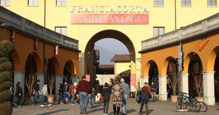 South of the alps in the region of lombardy, franciacorta outlet village was opened recently. Franciacorta Outlet Village Al Centro Dello Shopping