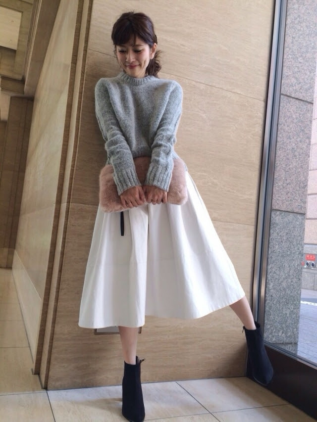 ぜいたくグレー 服 コーデ ファッショントレンドについて