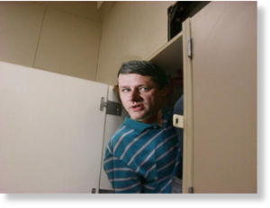 Stephen_harper_closet.jpg