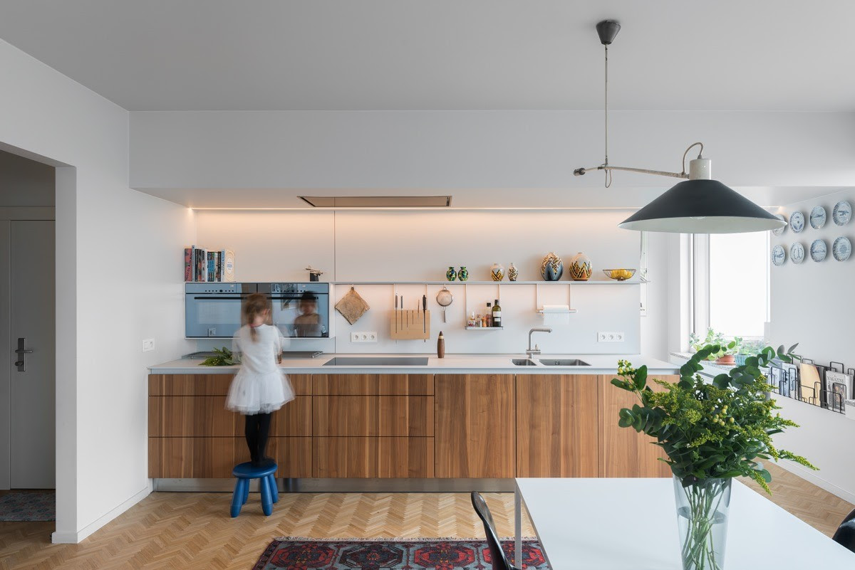 The arrangement helps divide the space into separate dining room and the kitchen premises. 50 Wonderful One Wall Kitchens And Tips You Can Use From Them