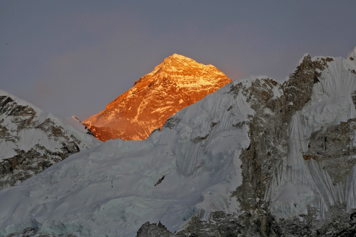 http://media2.s-nbcnews.com/j/newscms/2016_18/1527811/160506-everest-mn-1725_f6cdcac6228bb92e4925bb9764bb98e3.nbcnews-fp-1200-800.jpg