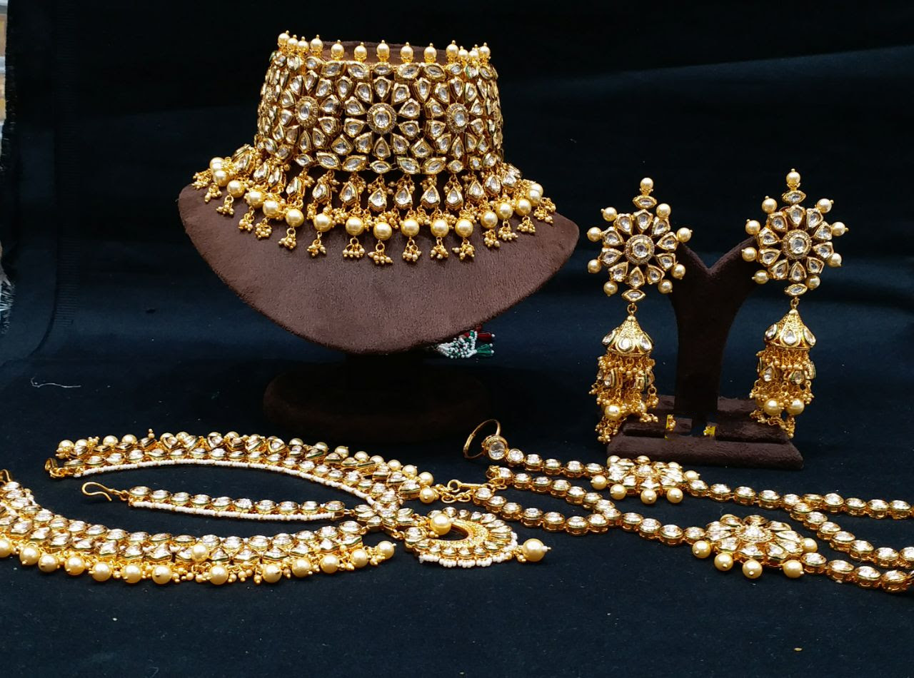 We're also strong buyers of rare paper notes, scrap gold or silver jewelry, sterling silver flatware and hollowware, and platinum and palladium jewelry or other products. Imitation Jewellery Manufacturer Wholesaler Supplier From Mumbai