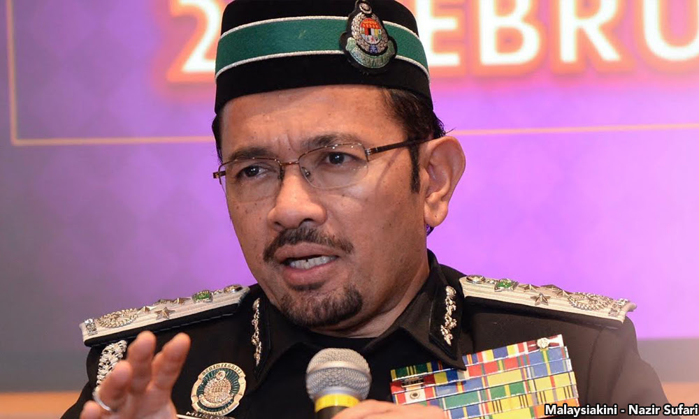 Selain itu, pemilik akaun turut mendakwa warga asing tersebut memiliki kad pengenalan. Hanya 85 000 Pekerja Asing Berdaftar Melalui Program E Kad Kongres Kesatuan Sekerja Malaysia