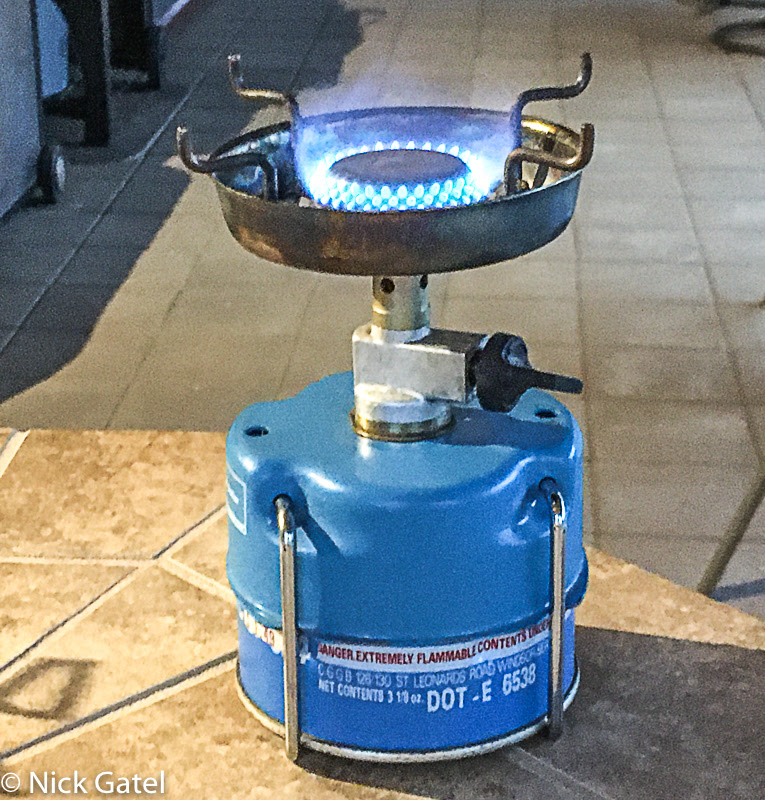 The lpg adapter simply threads onto the camping propane canister and your stove or stove's input end threads onto the lpg adapter. Camping Gaz Globetrotter Stove 35 Year Review Popupbackpacker