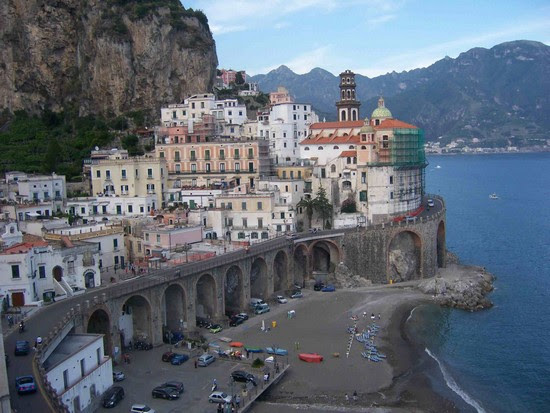 http://www.charmingitaly.com/sites/charmingitaly.com/files/u1473/amalfi-coast-drive-atrani-road.jpg