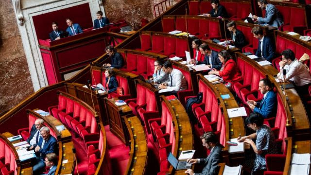 "C'est un rythme d'enfer" : la fatigue pointe chez les députés après trois semaines de débats intenses à l'Assemblée nationale