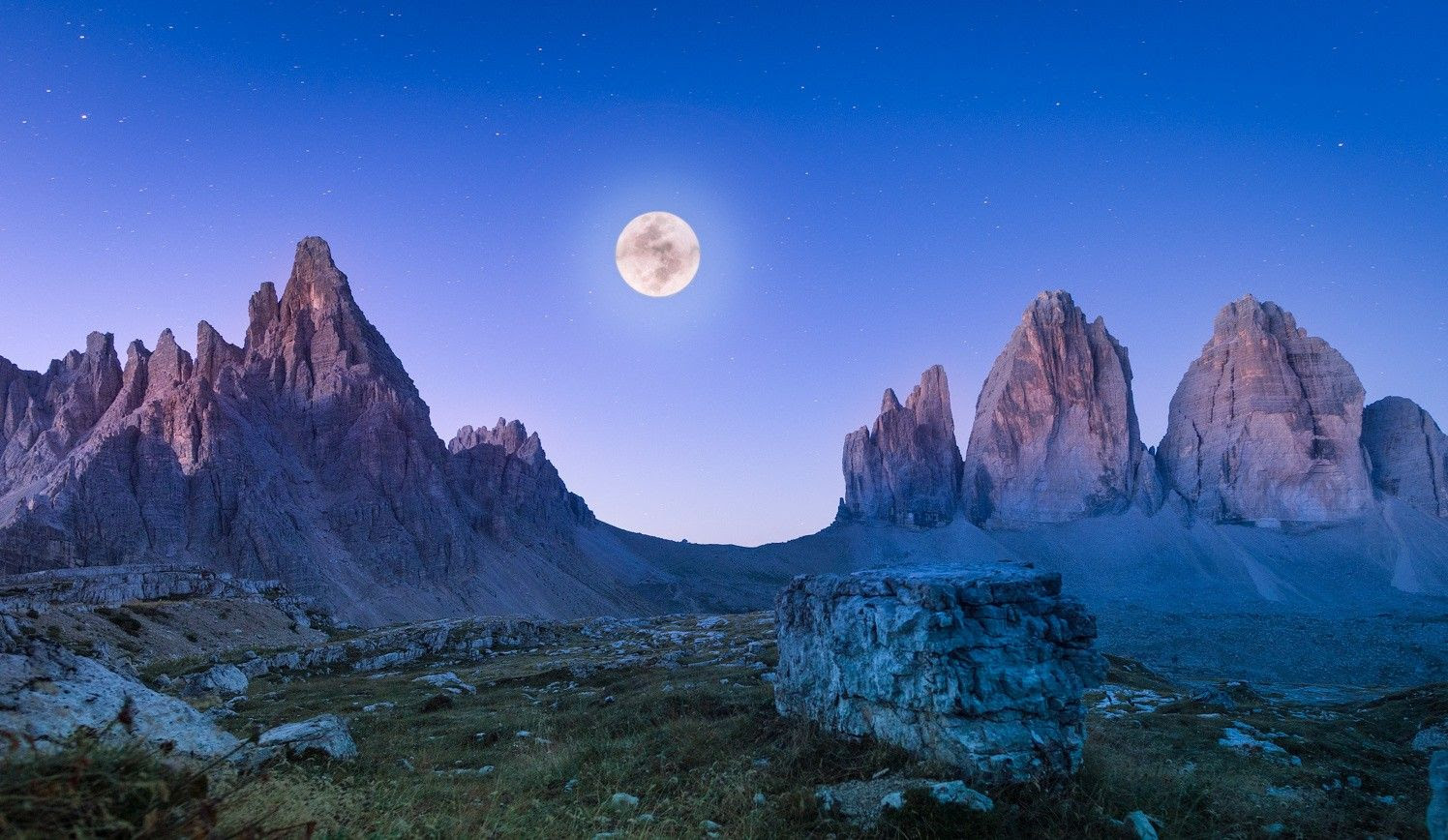 imagen de la luna en el valle recuerda a wesak