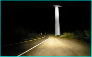 http://photos1.blogger.com/img/169/3473/320/Black%20Triangle%20UFO%20Beam.jpg