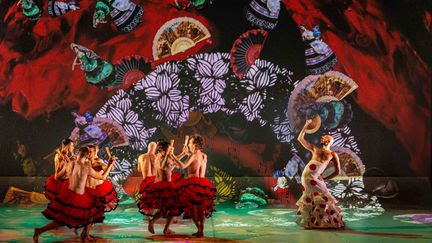 'Car/Men' : l'opéra de Bizet revisité par des danseurs masculins en jupes de flamenco, loin des stéréotypes