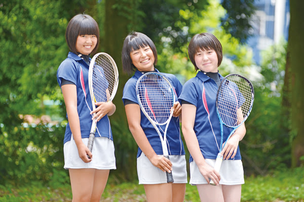 ロイヤリティフリー テニス 髪型 女子