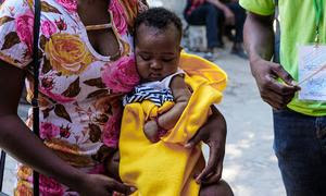 La creciente violencia en la capital haitiana, Puerto Príncipe, está provocando que más personas huyan de sus hogares.