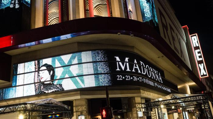 Répertoire engagé, scénographie captivante, intimité avec le public : Madonna au Grand Rex, une expérience à huis clos