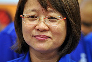 Datin paduka chew mei fun spending time with the rakyat. Chew Mei Fun Guna Platform Timb Menteri Bantu Bangunkan Wanita Astro Awani