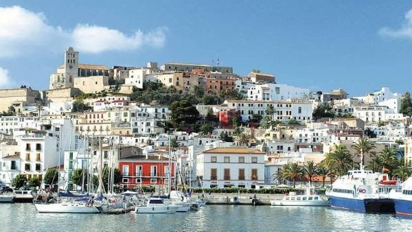 El covid aumenta la oferta de hoteles en venta en Ibiza