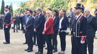 El govern de la Generalitat en l'ofrena al memorial a Lluís Companys al fossar de la Pedrera