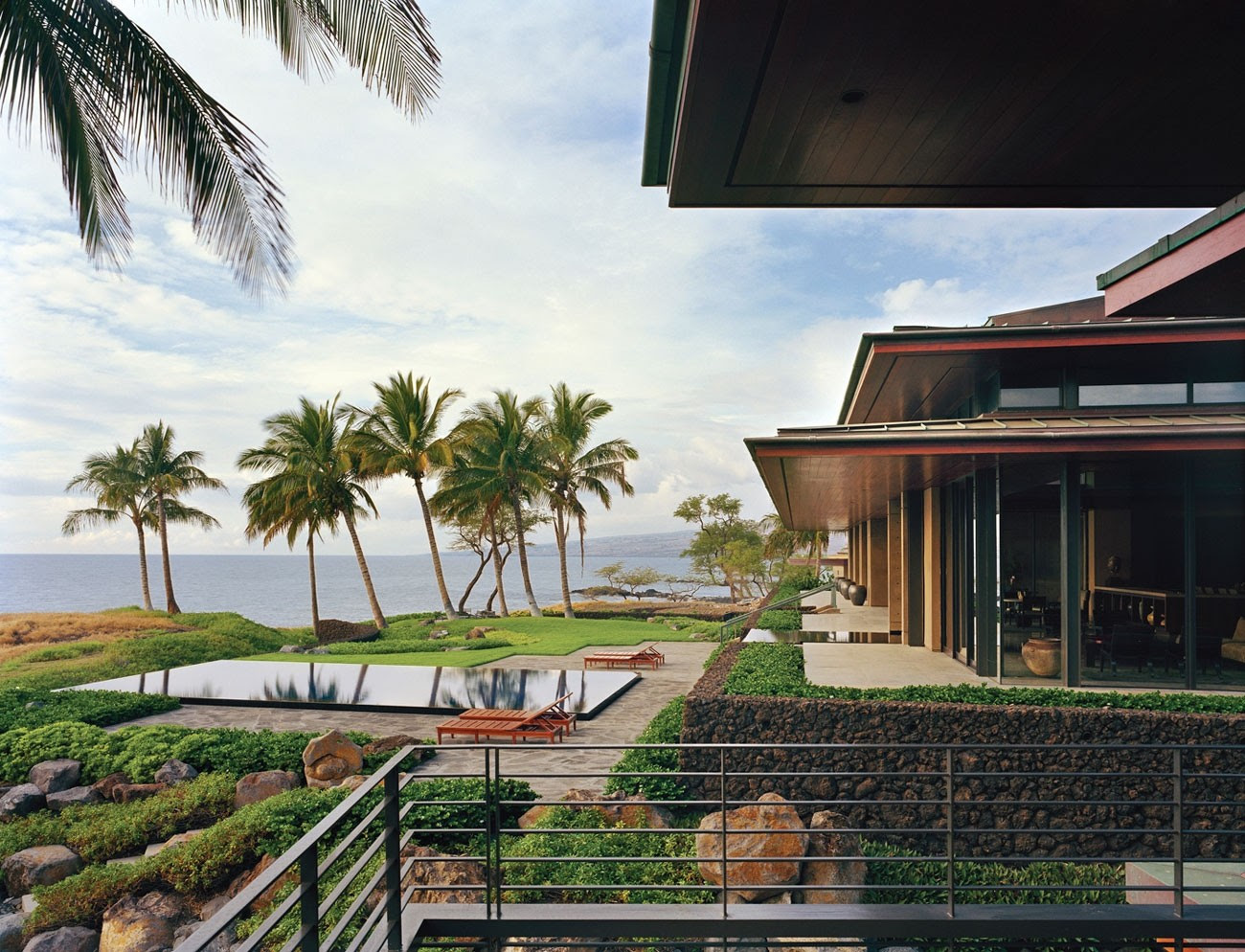 Need bali style interior solutions? Beautiful Balinese Style House In Hawaii