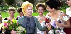 British designer Vivienne Westwood (C) is congratulated by models all wearing outfits from her Spring 2001 collection during fashion show 14 November 2000 in West Hollywood, CA. AFP PHOTO/VINCE BUCCI (Photo by VINCE BUCCI / AFP)