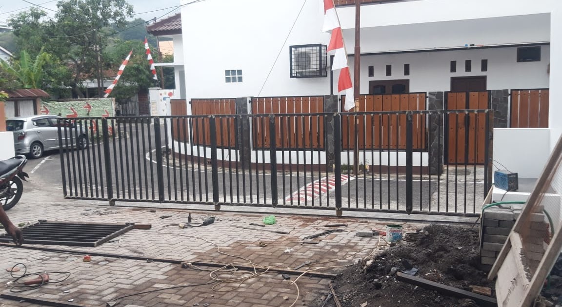 Tren Gaya 19 Pagar  Rumah Dari  Besi  Holo