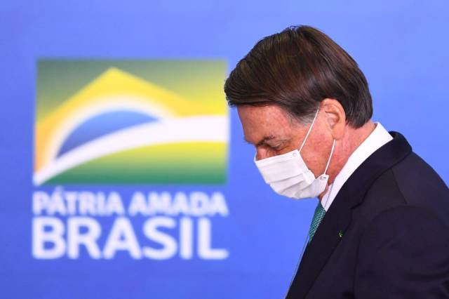 Senadores apresentam no STF notícia-crime contra Bolsonaro