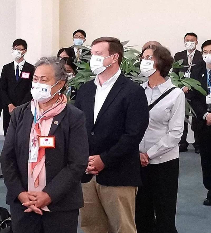 帛琉总统由公民直选产生，任期四年，连选得连任一次。 帛琉总统（英语：president of palau）是帛琉共和国的国家元首和政府首脑。 for faster navigation, this iframe is preloading the wikiwand page for 帛琉总统. å°åª' ç¾Žå›½å¤§ä½¿è·Ÿéšå¸•åŠ³æ€»ç»ŸæŠµå° ç¤¾ä¼šèµ„è®¯ åŽ†å²æ•…äº‹ç½'