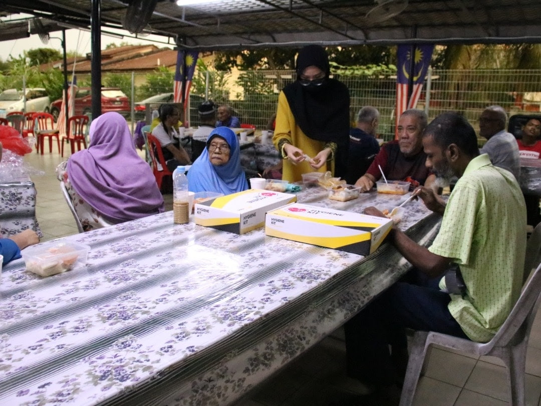 5641 5555 1966 (maybank islamic). Program Ziarah Kasih Mtmza Ke Pusat Jagaan Al Fikrah Malaysia Masjid Tuanku Mizan Zainal Abidin