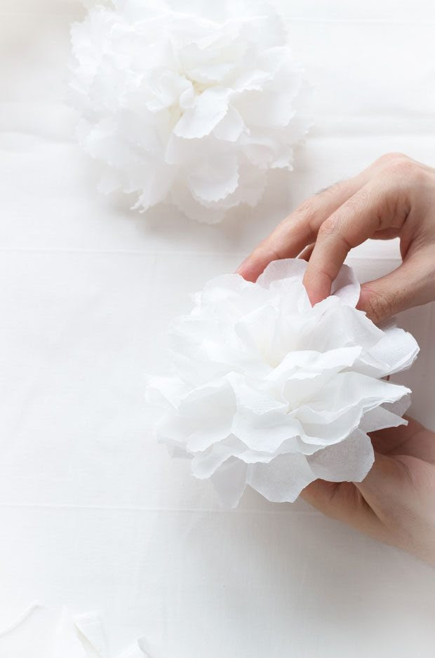 We are now ready to jump into our step by step video tutorial for making tissue paper pom pom flowers. Make These Chic Tissue Paper Flowers In 6 Easy Steps Eatwell101