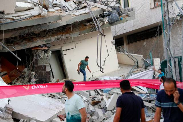 Escolas, hospitais e comércios estão à beira do colapso em Gaza