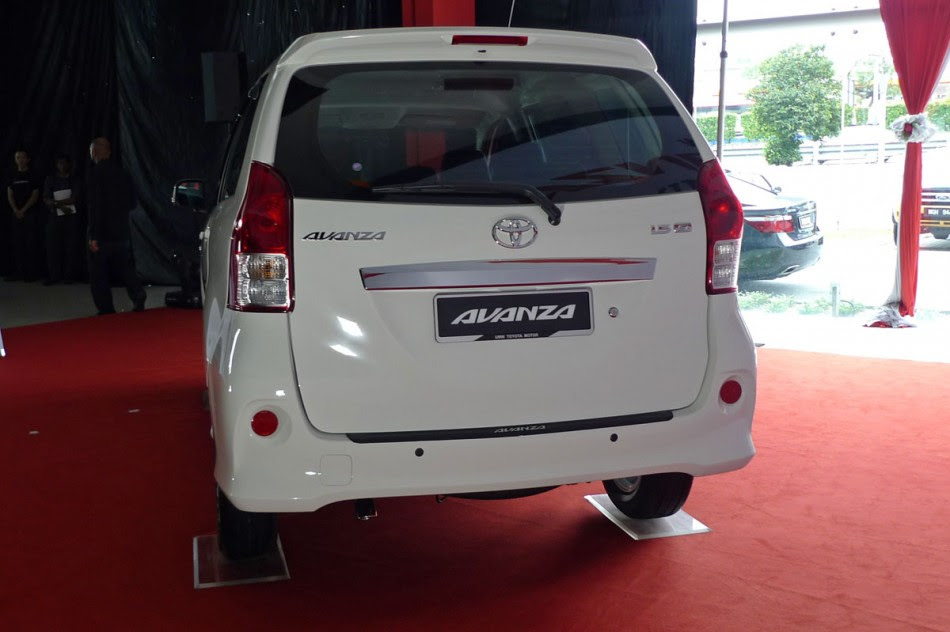 Auto Perodua Myvi: Toyota Avanza