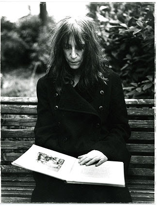 http://outofstephc.files.wordpress.com/2011/12/pattismith_angelocricchi.jpg?w=468