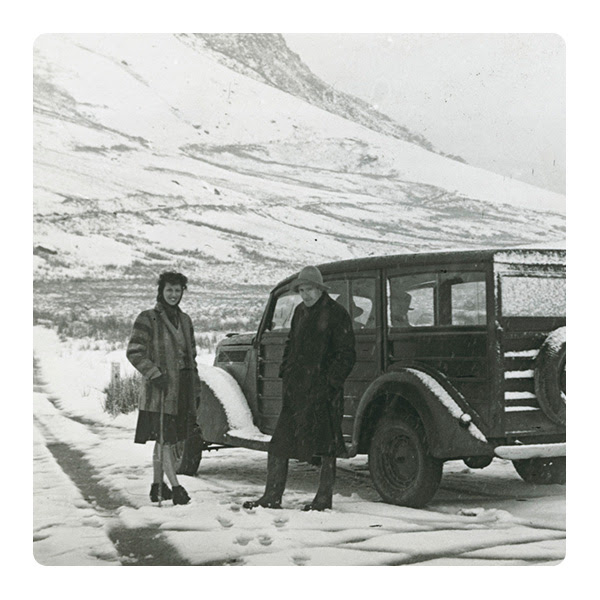 Martin Davies (in his cloche hat) and an unknown woman standing in the snow, outside of the quarry, 1941. Photo: The National Gallery, London