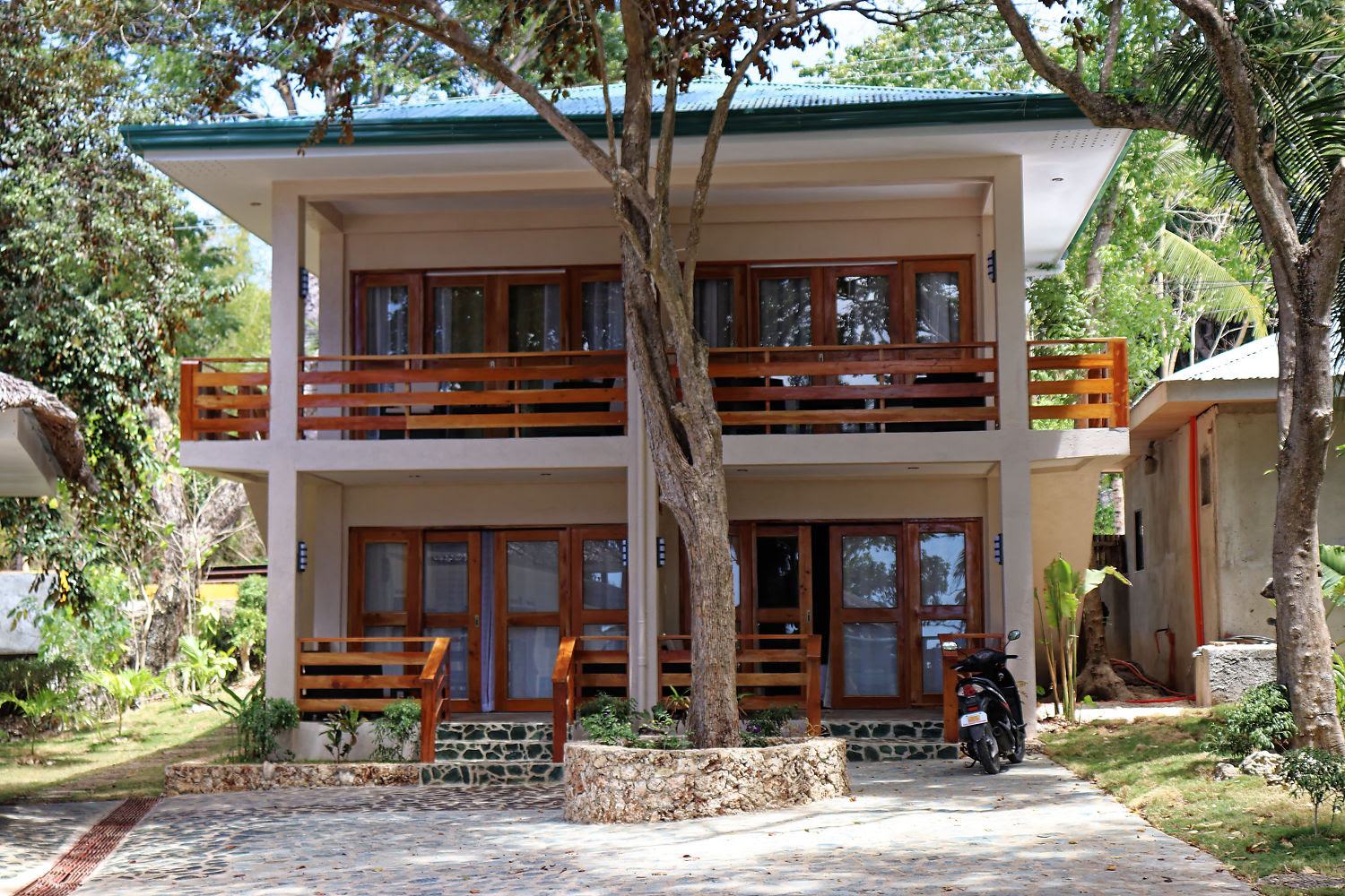 Minimalist House Design: Amakan Native House Design Two Storey