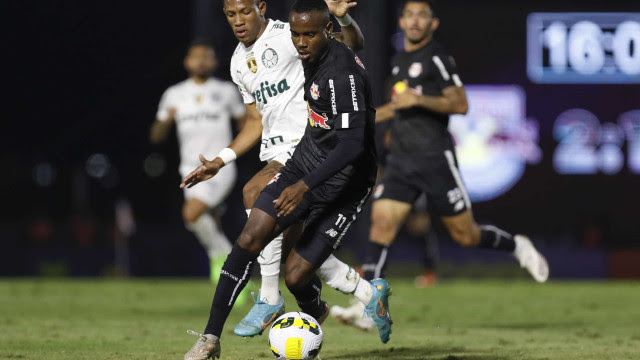 Líder Palmeiras arranca empate diante do Bragantino