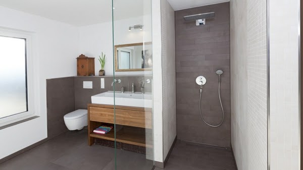 Badezimmer Halbhoch Gefliest Mit Bordüre / Fliesen ...