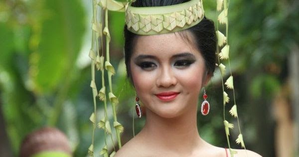 25 Baju  Pengantin Dayak 