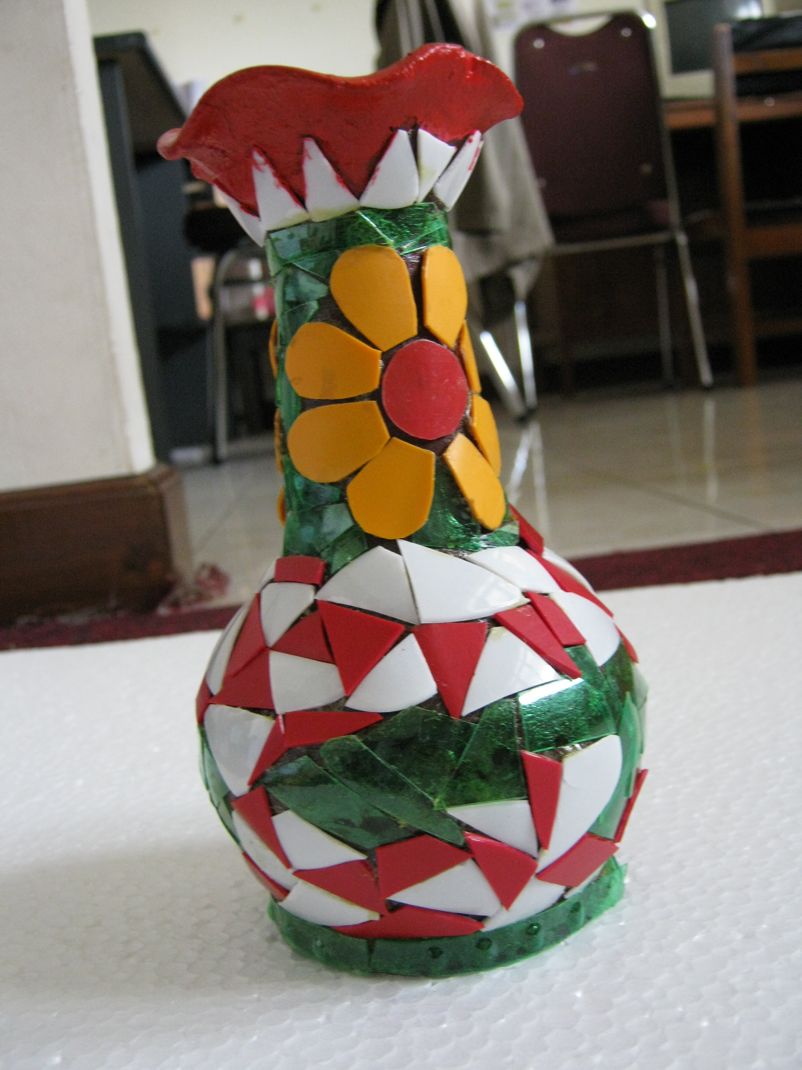 Cara membuat pot bunga mozaik keramik 