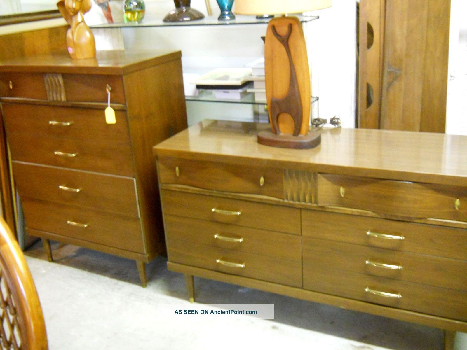 Just wish they were a bit heavier as the nightstands move along with pulling out the drawer. Mid Century Modern Bedroom Set By Bassett 1960 S
