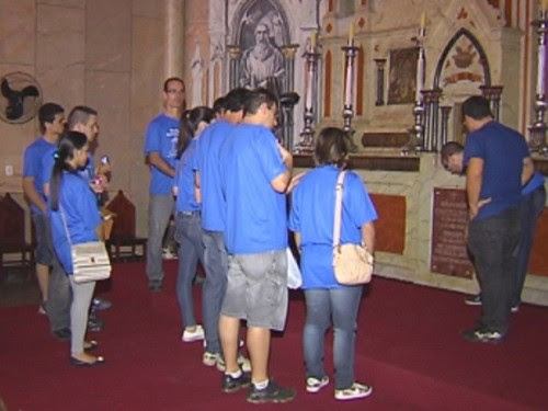 Grupo de quize deficientes auditivos participaram do passeio