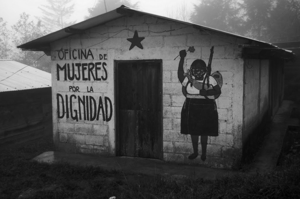 Oficina de mujeres en el Caracol. Fotografía: Amaranta Marentes Orozco