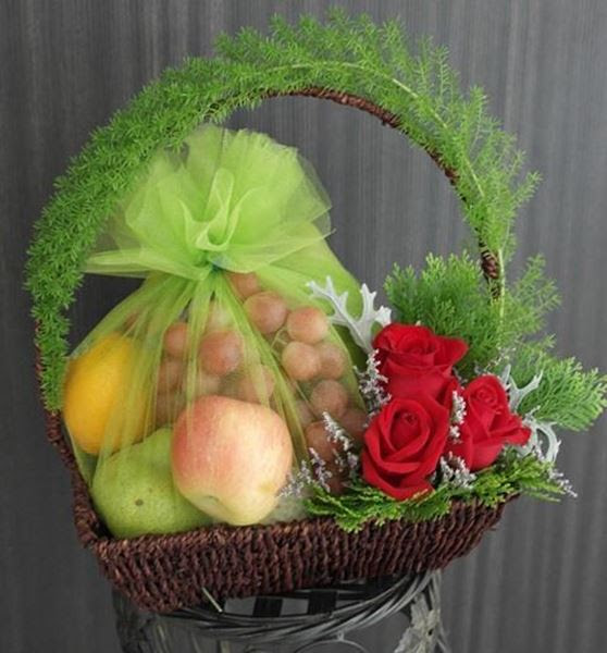 We provide the high quality of fresh local fruits and imported fruits gifts that are socially. Floresta Malaysia Kuala Lumpur Pj Online Florist Fresh Flower Delivery Ff003 Fruits Basket
